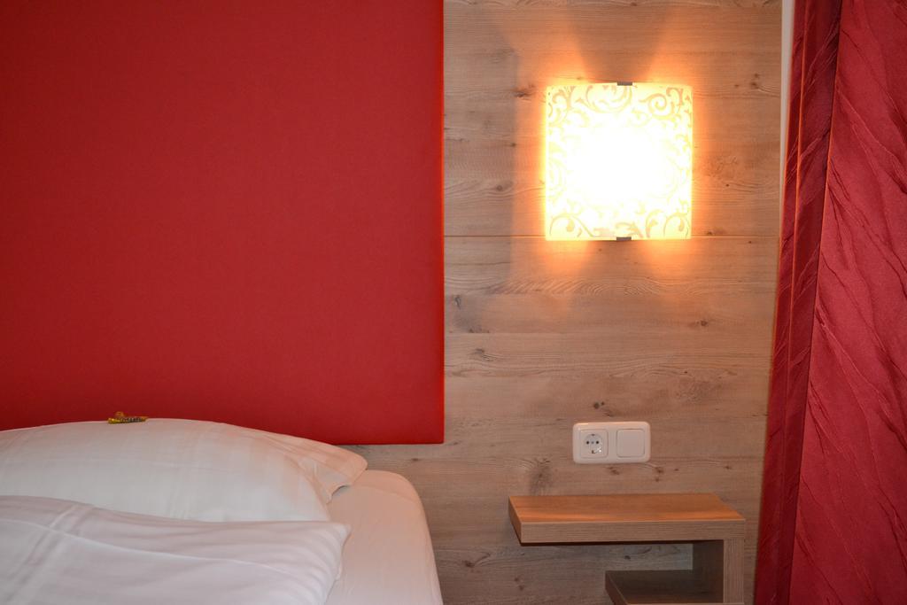 Hotel Minerva Garni Düsseldorf Zewnętrze zdjęcie