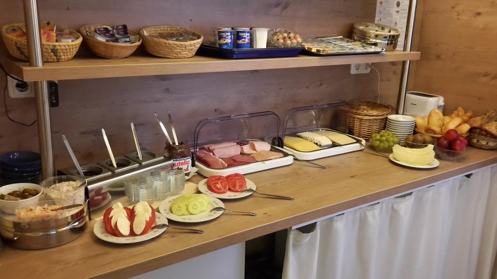 Hotel Minerva Garni Düsseldorf Zewnętrze zdjęcie
